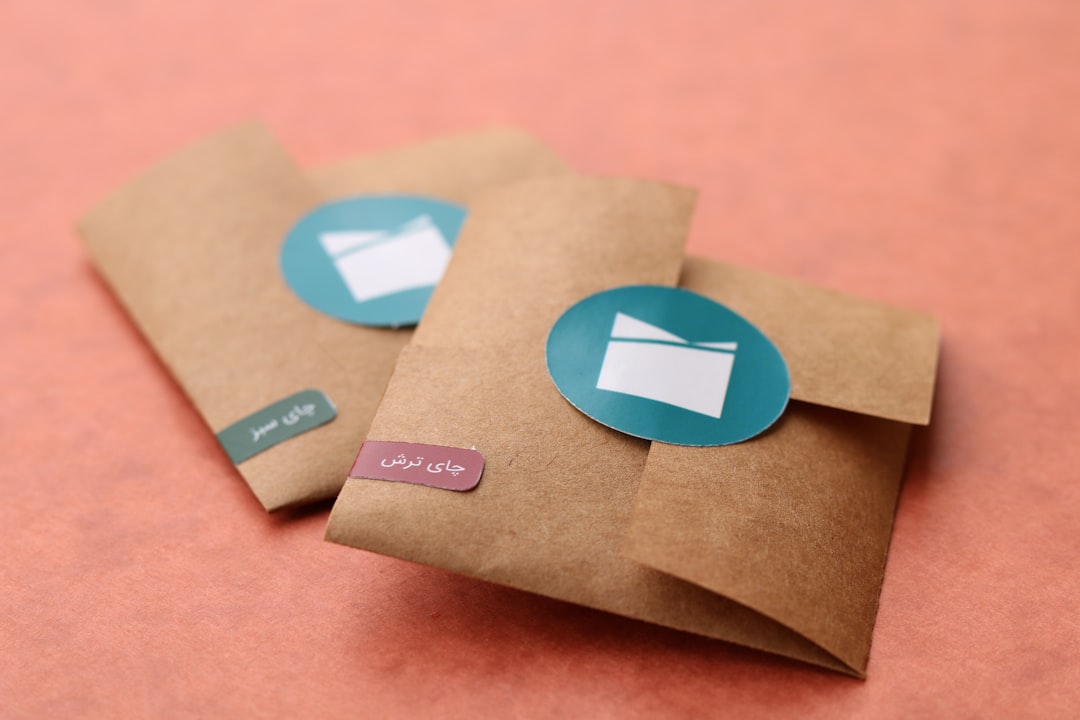Email Pop-Up Coupon Codes: Trackable URLs vs. Raw Promo Codes